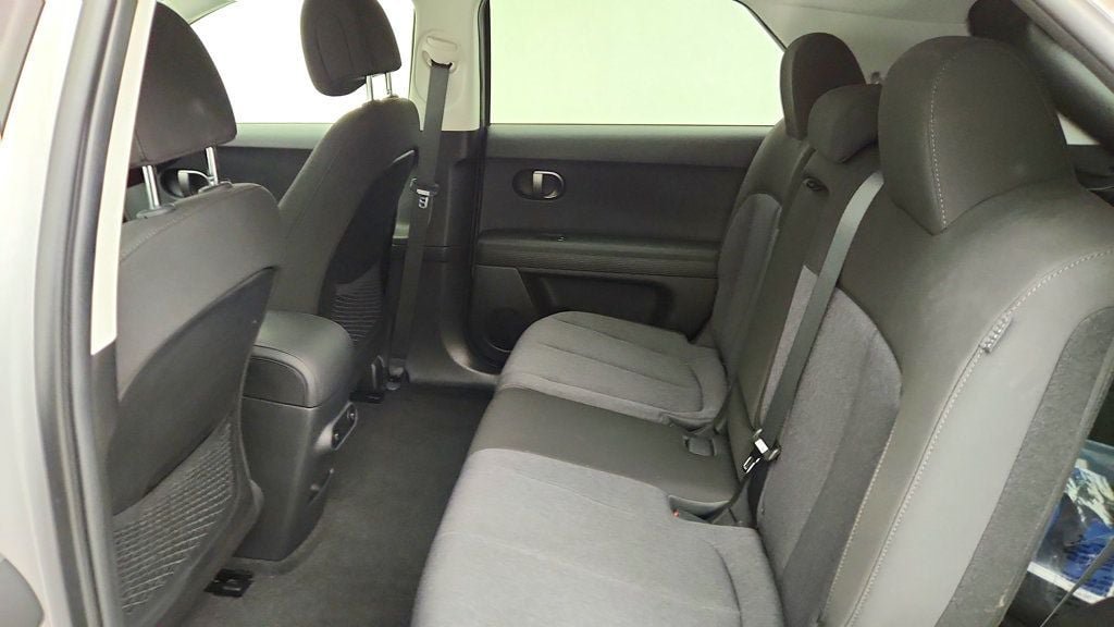 Used 2025 Hyundai Ioniq 5 SE RWD image 17