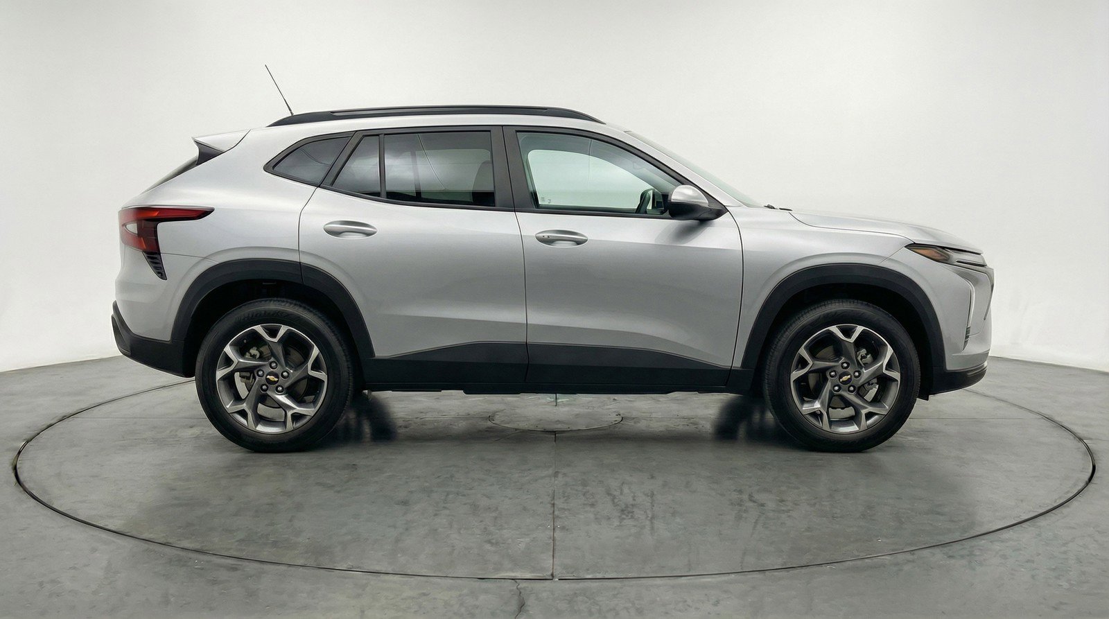 Used 2025 Chevrolet Trax LT w/ LT Convenience Package FWD image 11