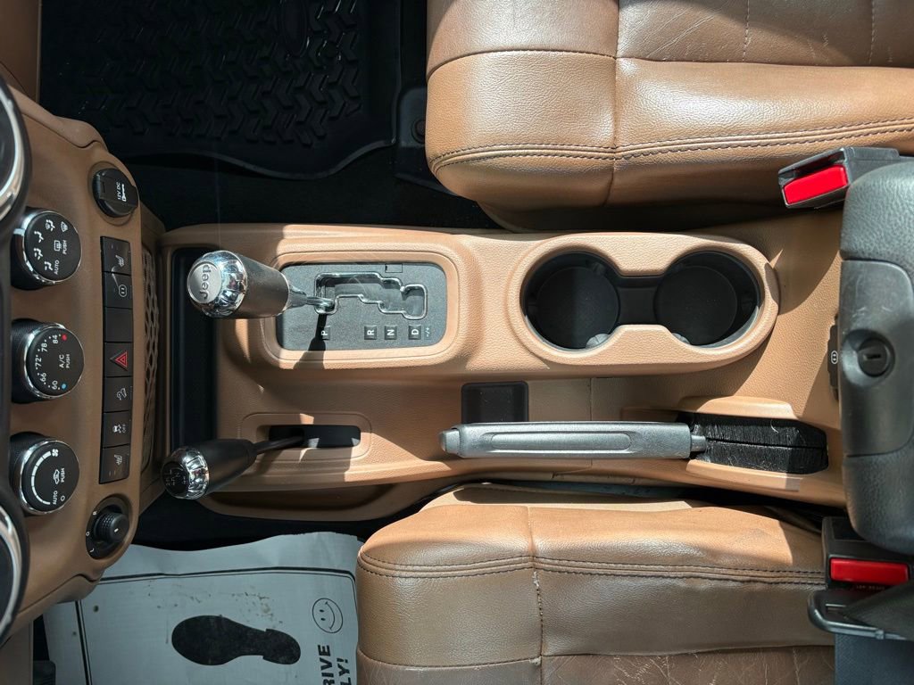 Used 2012 Jeep Wrangler Unlimited Rubicon w/ Connectivity Group image 30