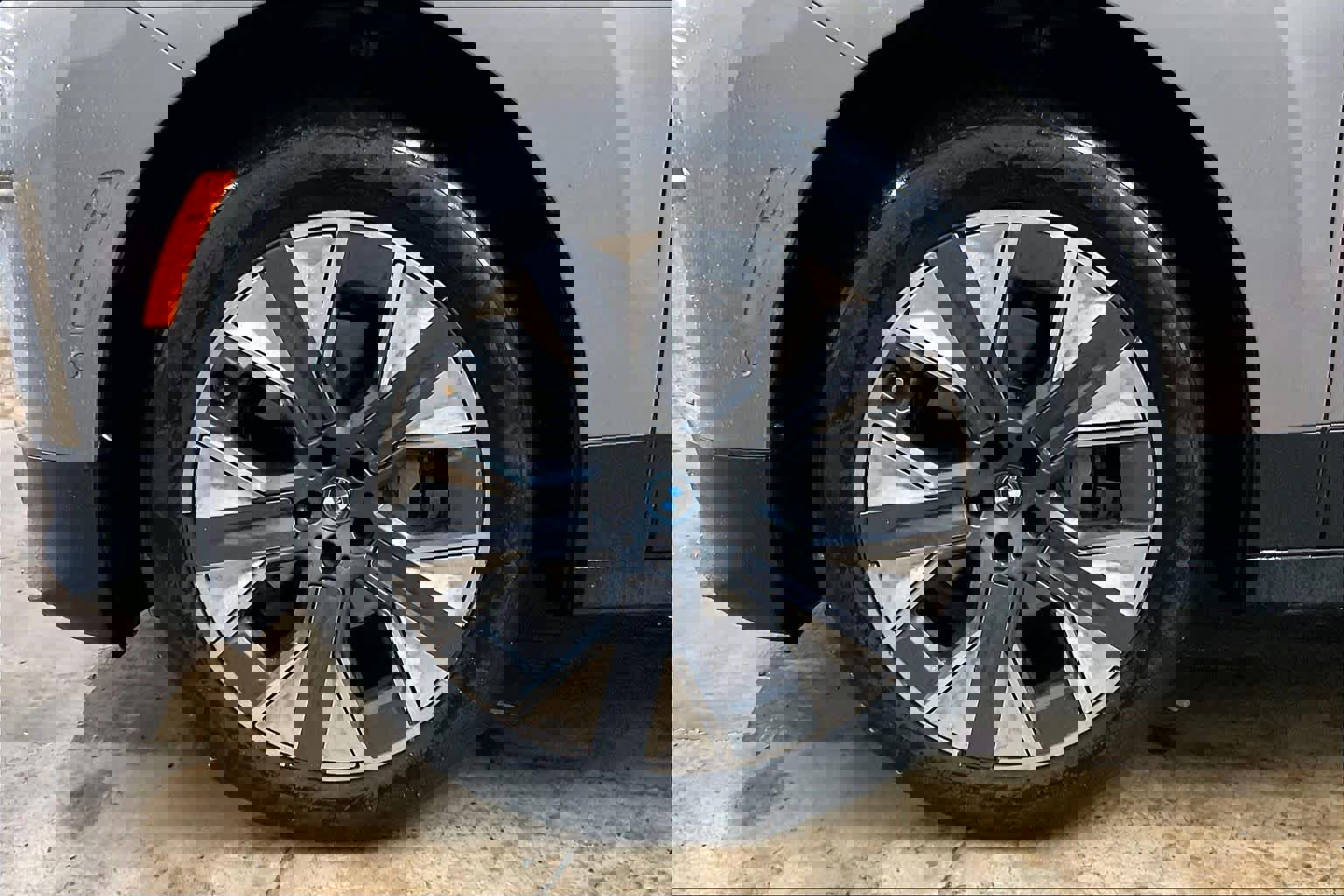 Used 2023 BMW iX xDrive50 image 12