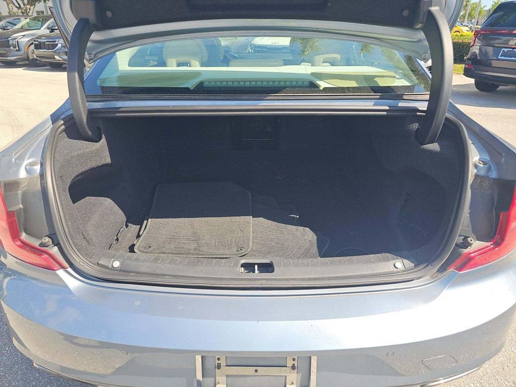 Used 2018 Volvo S90 T5 Momentum w/ Convenience Package AWD/4WD image 4