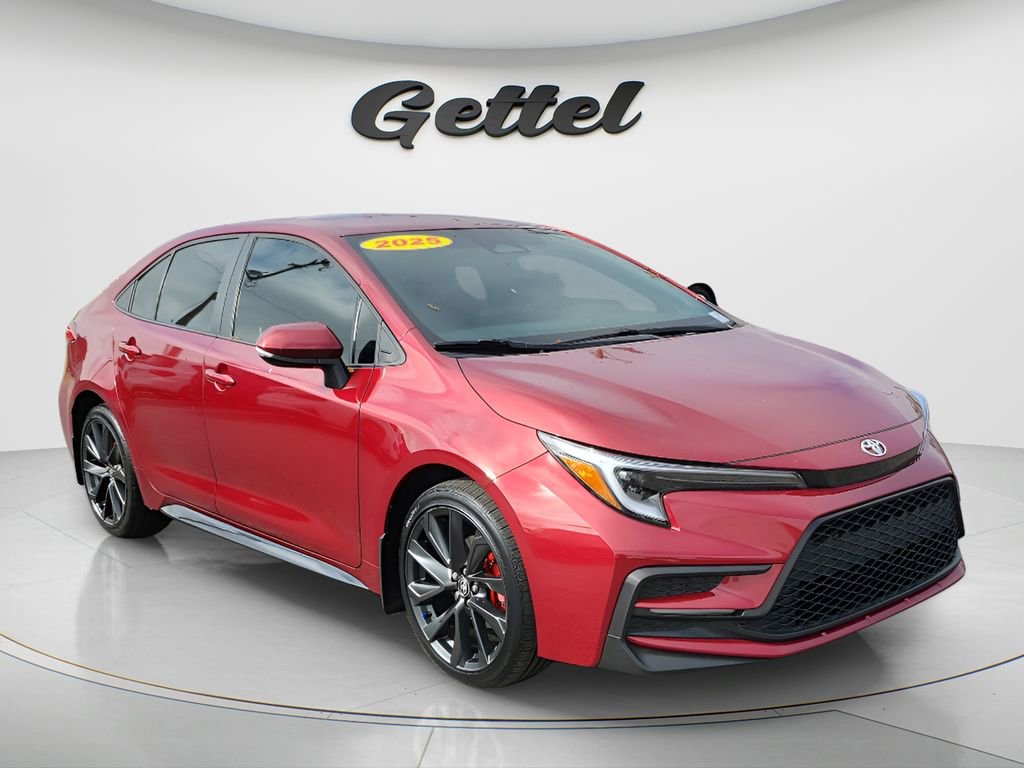 Used 2025 Toyota Corolla SE image 2