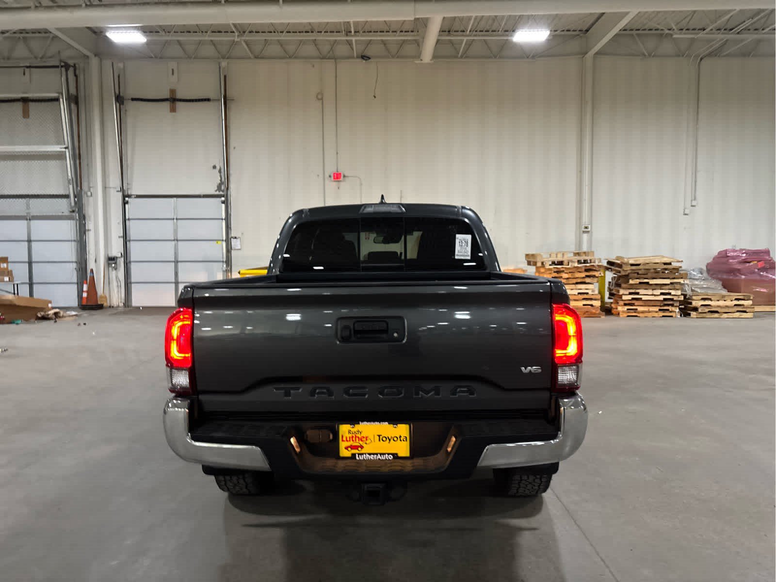 Certified 2018 Toyota Tacoma TRD Off-Road AWD/4WD image 5