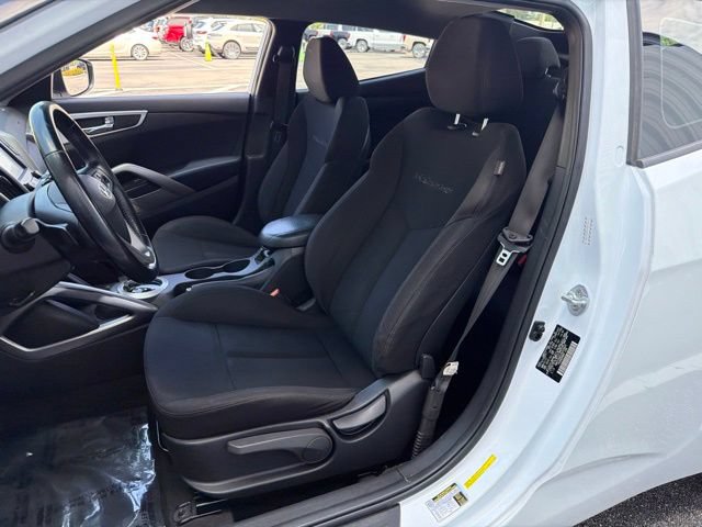 Used 2017 Hyundai Veloster FWD image 14