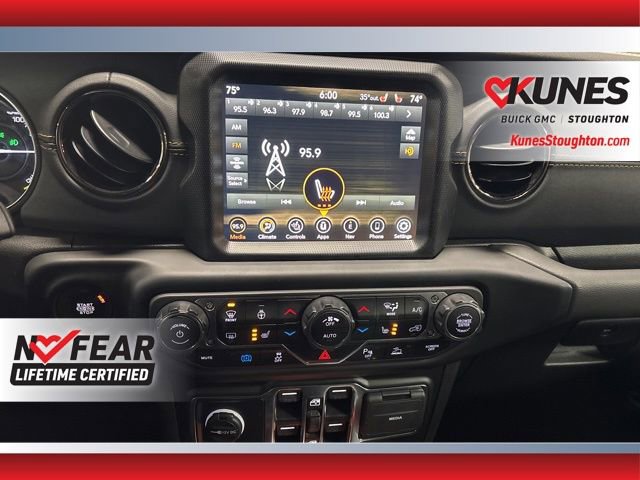 Used 2022 Jeep Wrangler Unlimited Sahara AWD/4WD image 20