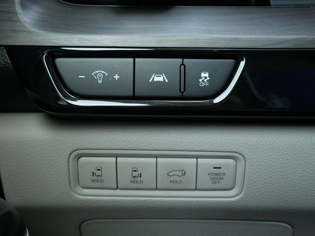 Used 2024 Kia Carnival EX FWD image 17