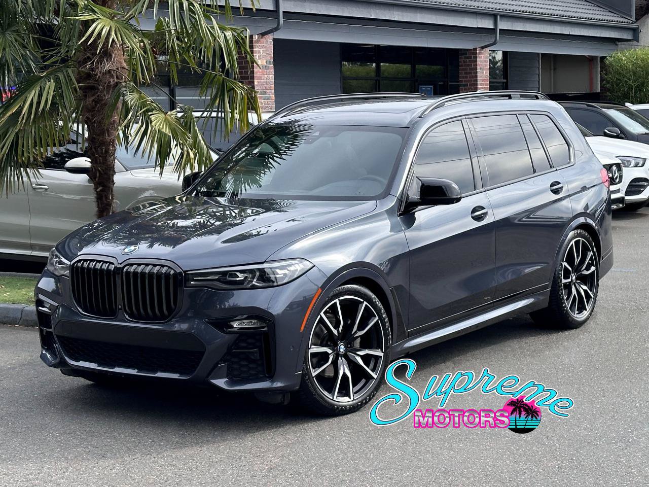 Used 2022 BMW X7 xDrive40i w/ M Sport Package AWD/4WD image 1