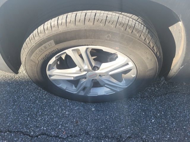 Used 2024 GMC Terrain SLE image 10