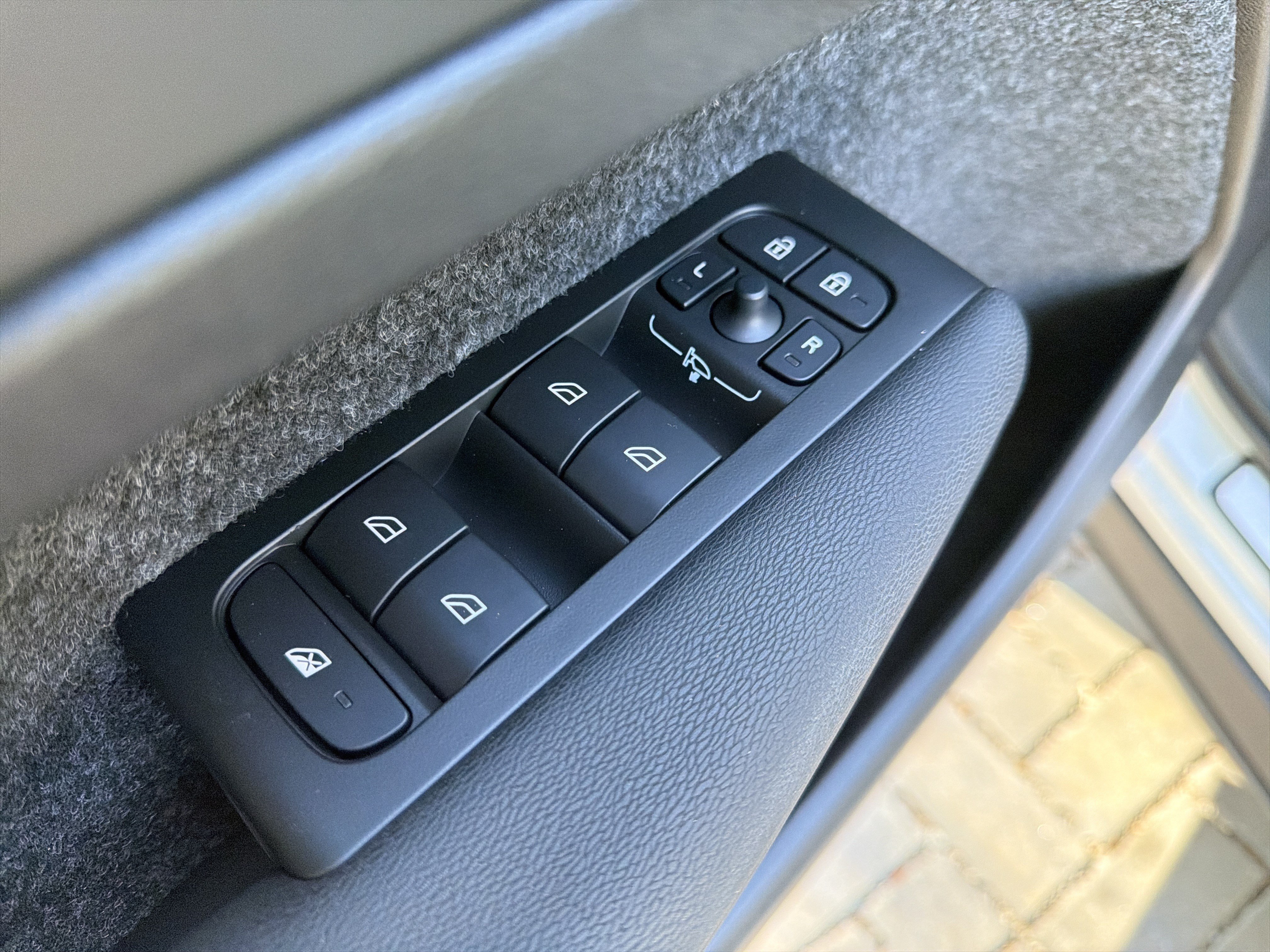 New 2026 Volvo XC40 B4 Core FWD image 14