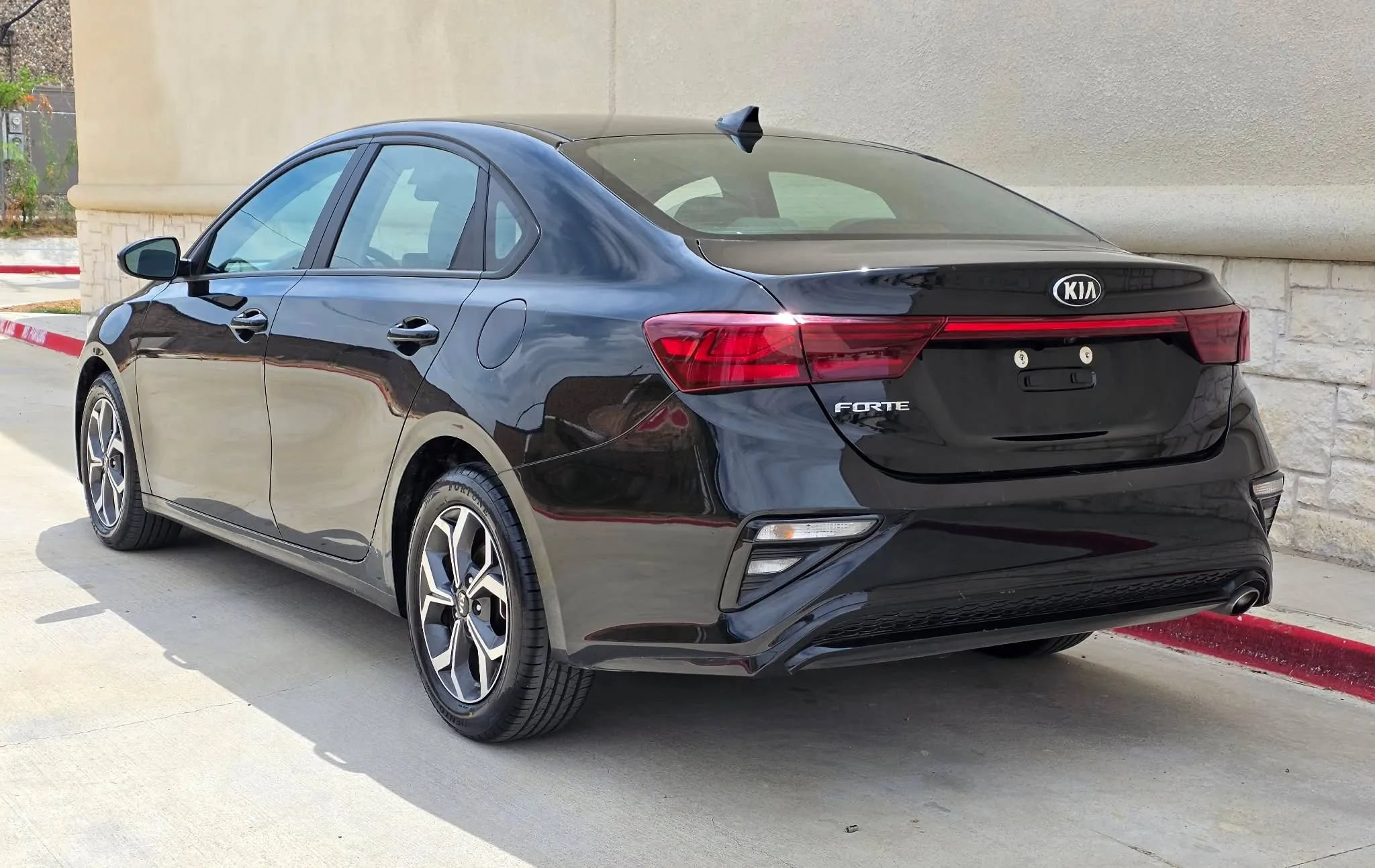 Used 2021 Kia Forte LXS FWD image 5