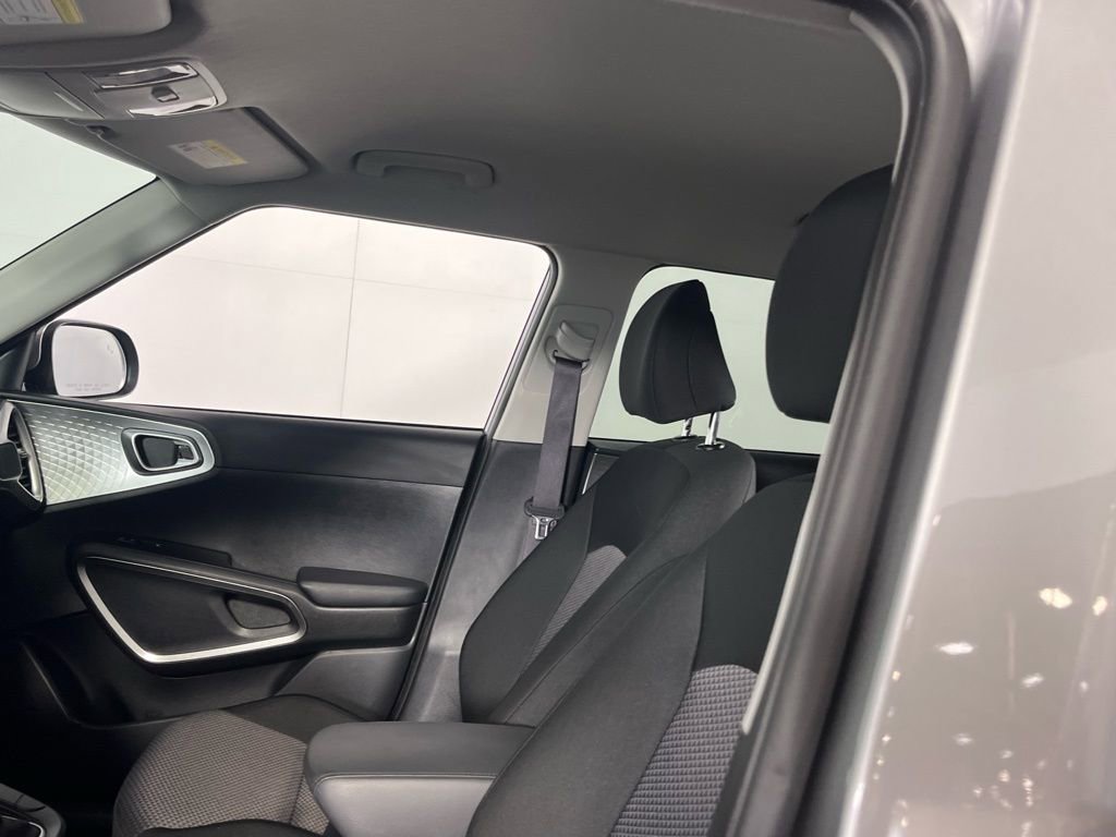 Used 2025 Kia Soul LX image 22