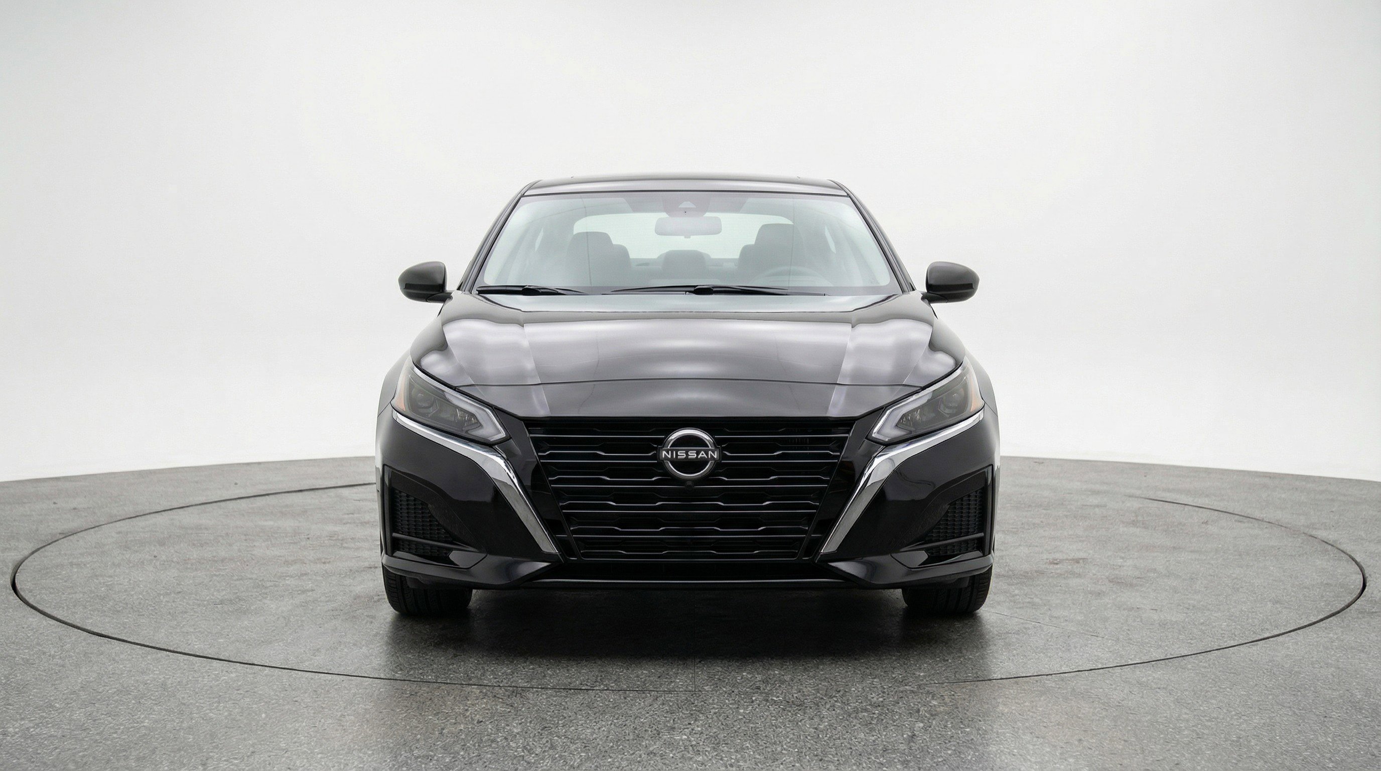 Used 2025 Nissan Altima 2.5 SV image 2