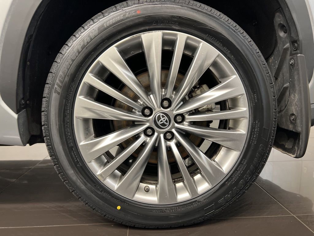 Used 2024 Toyota Highlander Platinum image 7