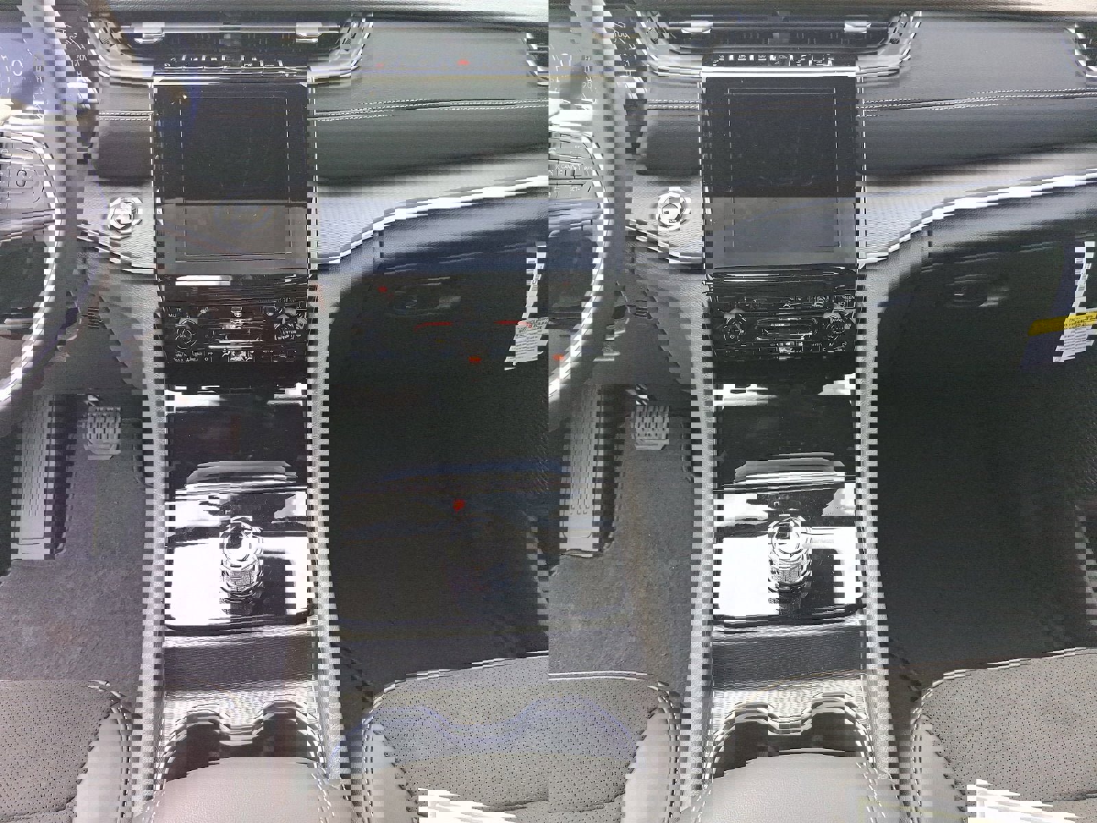 New 2025 Jeep Grand Cherokee L Altitude image 12