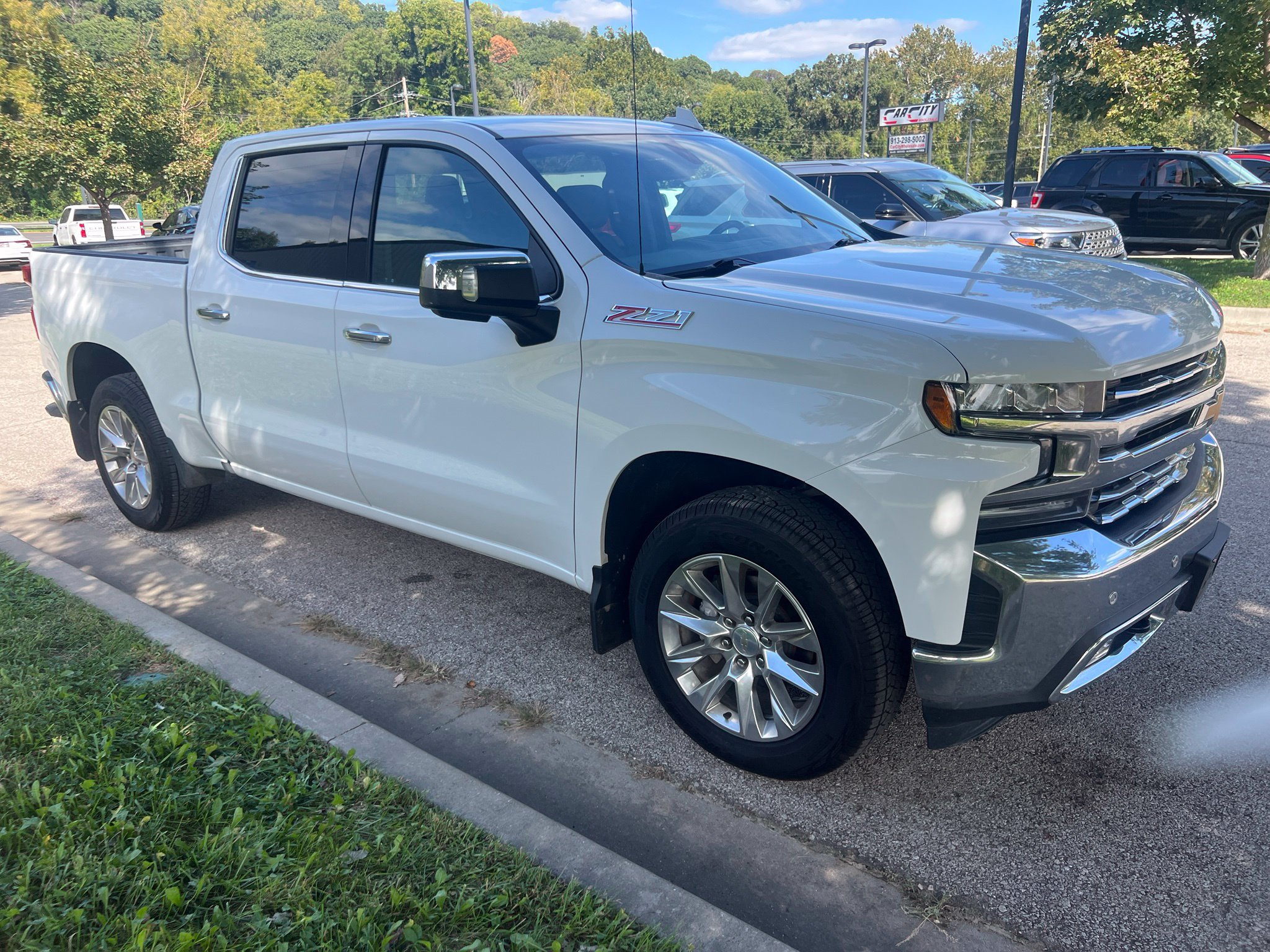 Used 2021 Chevrolet Silverado 1500 LTZ AWD/4WD image 3