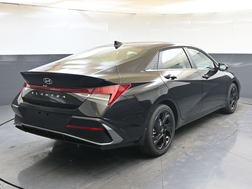 New 2026 Hyundai Elantra SEL Sport image 5