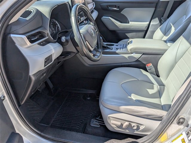 Used 2022 Toyota Highlander XLE image 6