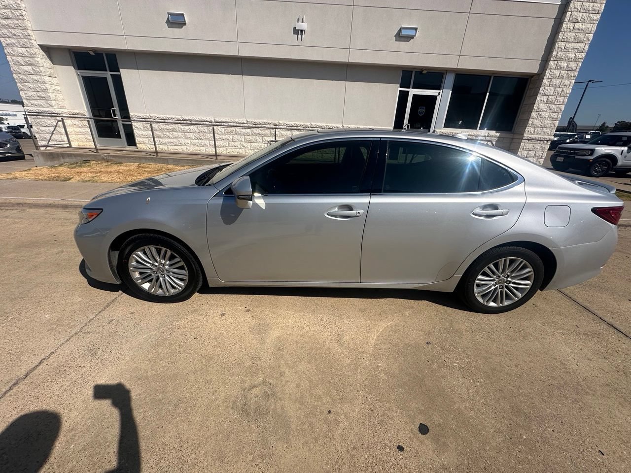 Used 2015 Lexus ES 350 w/ Luxury Package FWD image 6