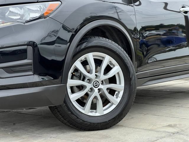 Used 2017 Nissan Rogue SV AWD/4WD image 2