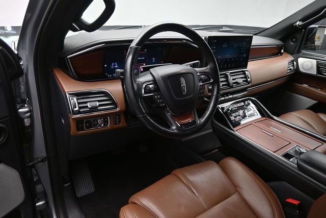 Certified 2023 Lincoln Navigator Reserve AWD/4WD image 9