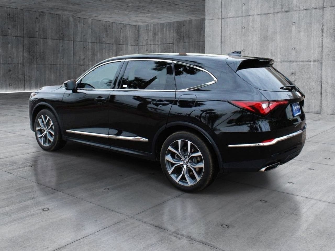 Used 2023 Acura MDX FWD w/ Technology Package image 3