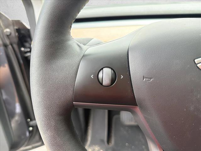 Used 2024 Tesla Model Y Long Range AWD/4WD image 16