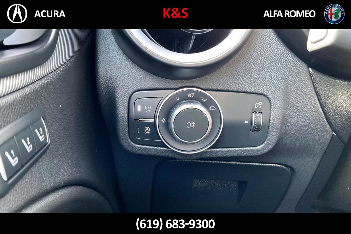 Used 2023 Alfa Romeo Stelvio Veloce AWD/4WD image 36