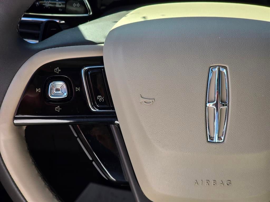 Used 2023 Lincoln Corsair FWD w/ Equipment Group 101A image 18