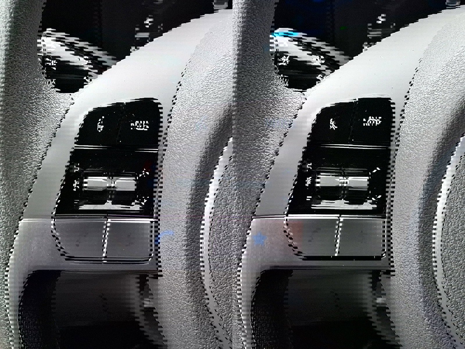 Used 2024 Hyundai Elantra Blue image 21