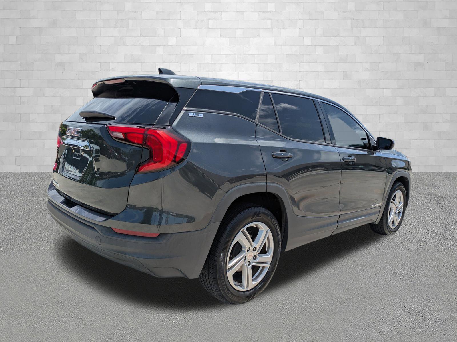 Used 2018 GMC Terrain SLE FWD image 2