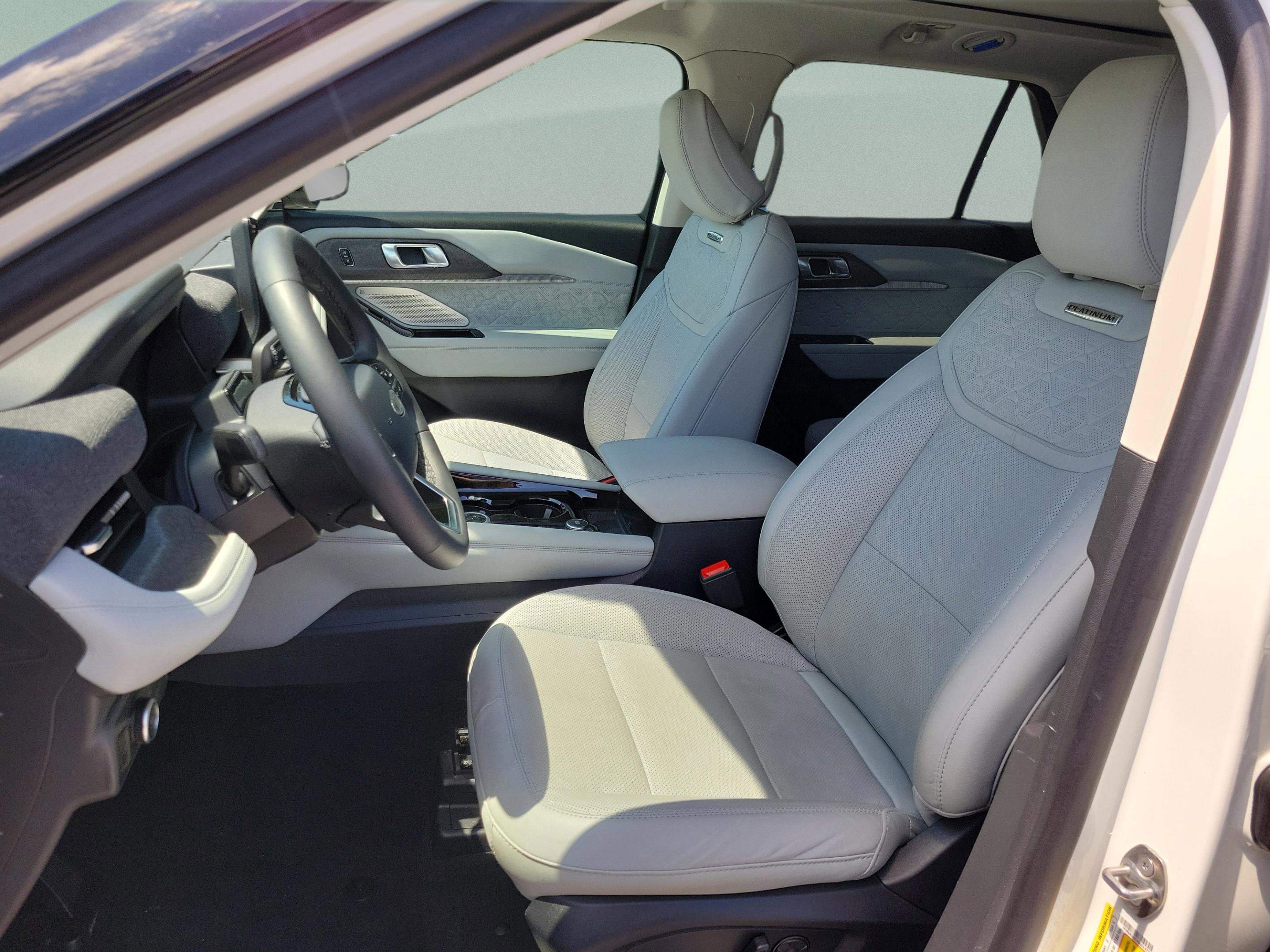Used 2025 Ford Explorer Platinum w/ Ultimate Package image 8