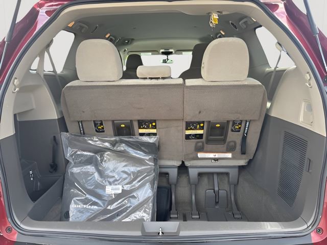 Used 2017 Toyota Sienna LE FWD image 11