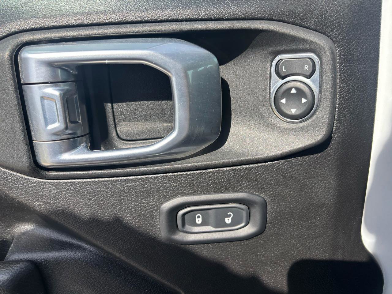 Used 2022 Jeep Wrangler Sport image 15