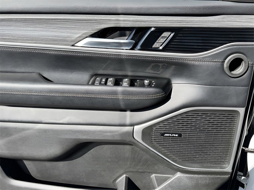 Used 2024 Jeep Wagoneer L Series III w/ Flexible Seating Group image 12