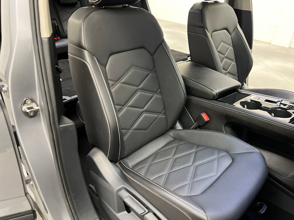 Used 2025 Volkswagen Atlas SE FWD image 35