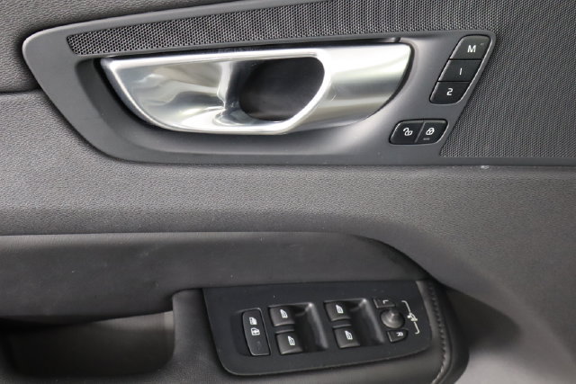 Used 2024 Volvo XC60 B5 Plus AWD/4WD image 18
