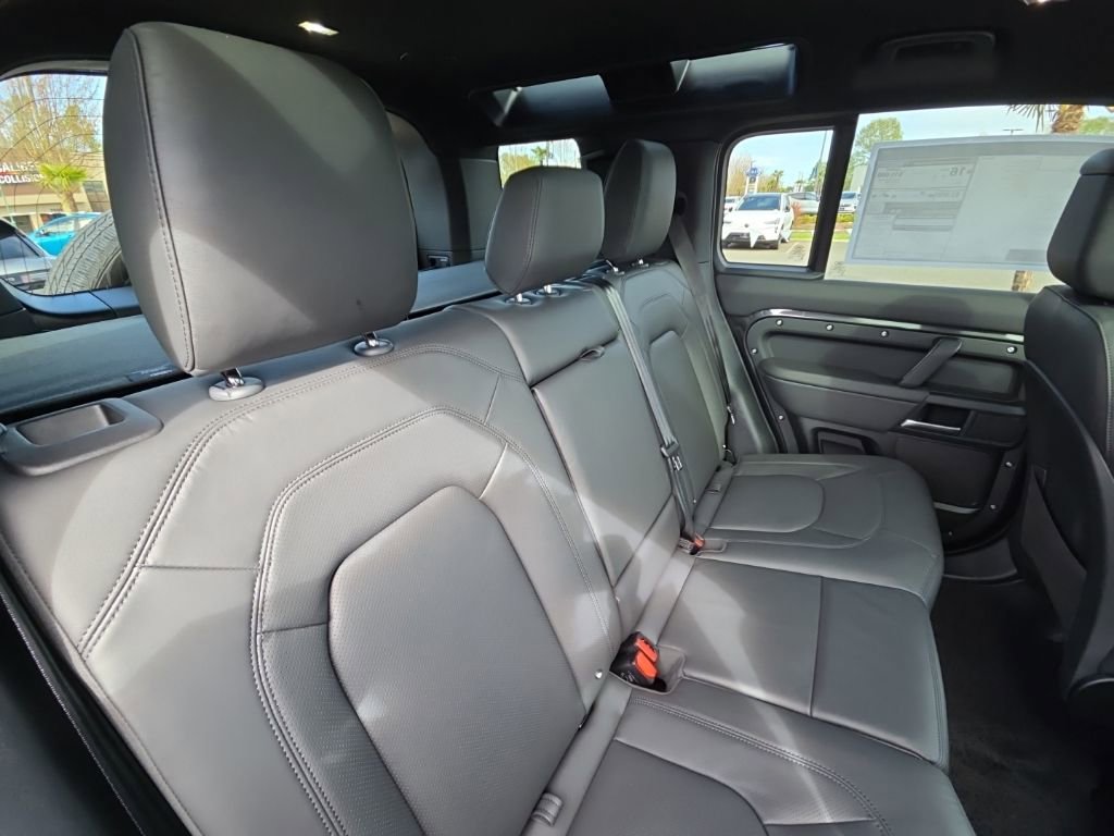 New 2026 Land Rover Defender 110 X-Dynamic SE AWD/4WD image 18