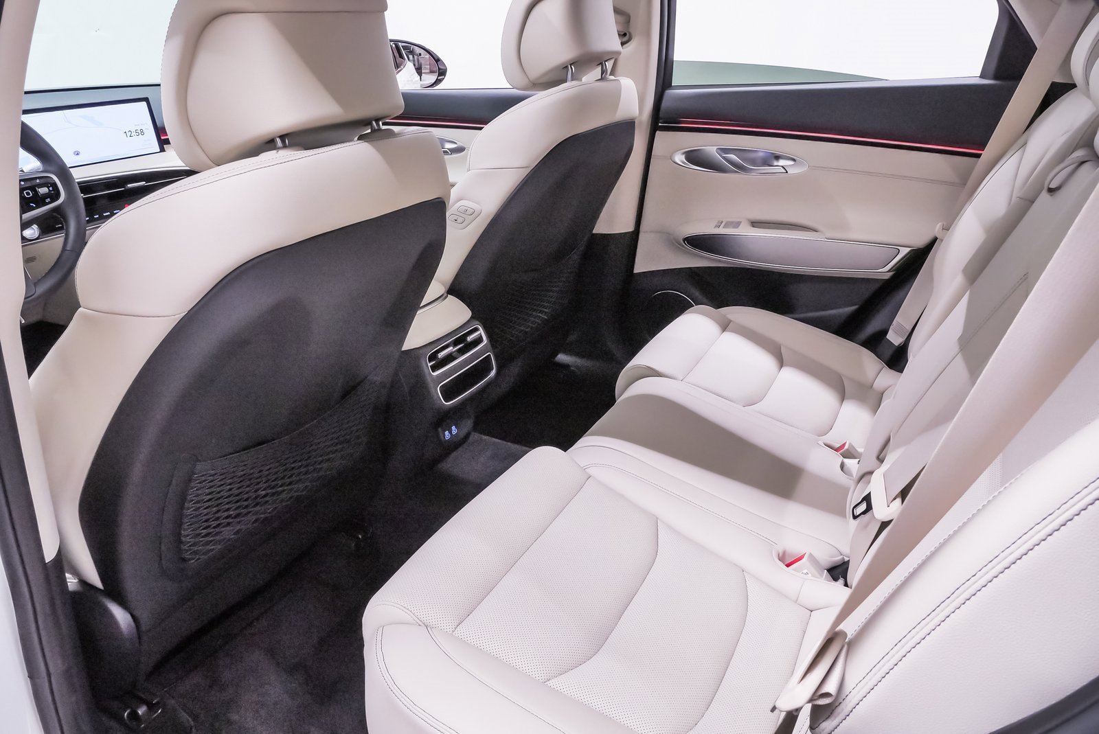 Certified 2026 Genesis GV70 2.5T Select image 11