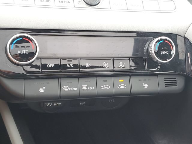 Certified 2025 Hyundai Elantra Limited FWD image 29