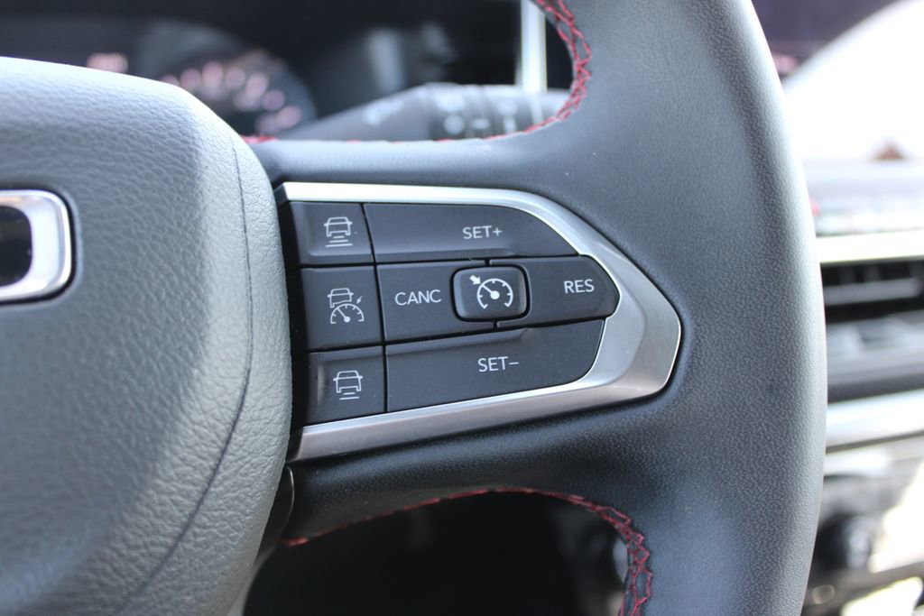 Used 2025 Jeep Compass Trailhawk w/ Trailer Tow Group AWD/4WD image 37