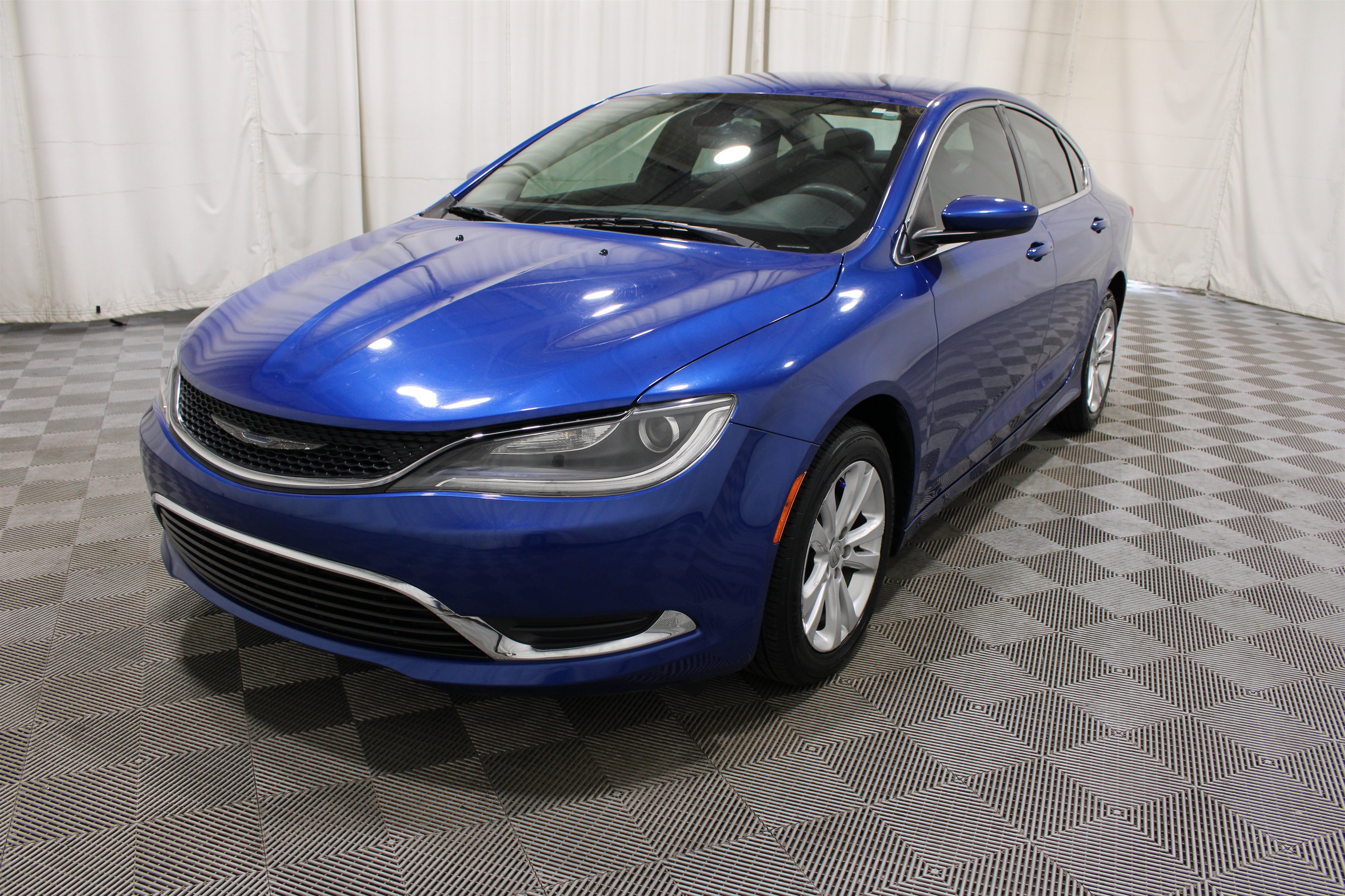 Used 2015 Chrysler 200 Limited FWD image 28
