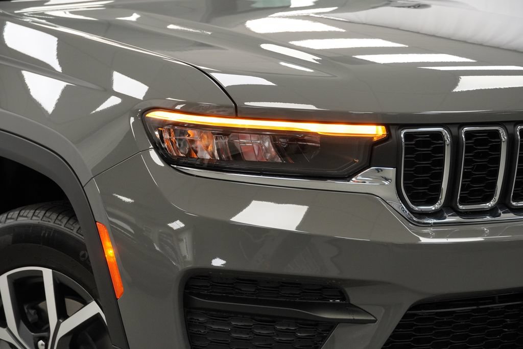 New 2027 Jeep Grand Cherokee Laredo AWD/4WD image 5