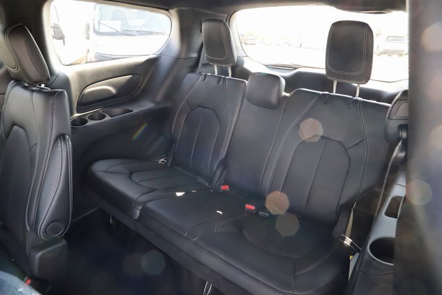 New 2026 Chrysler Pacifica Select image 20