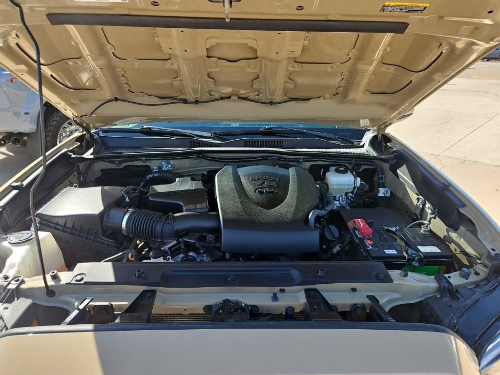 Used 2020 Toyota Tacoma TRD Off-Road w/ Technology Package AWD/4WD image 6