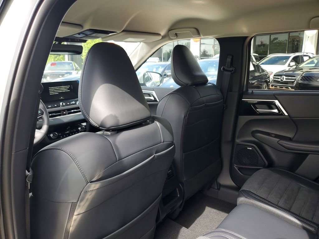 New 2025 Mitsubishi Outlander SE AWD/4WD image 14