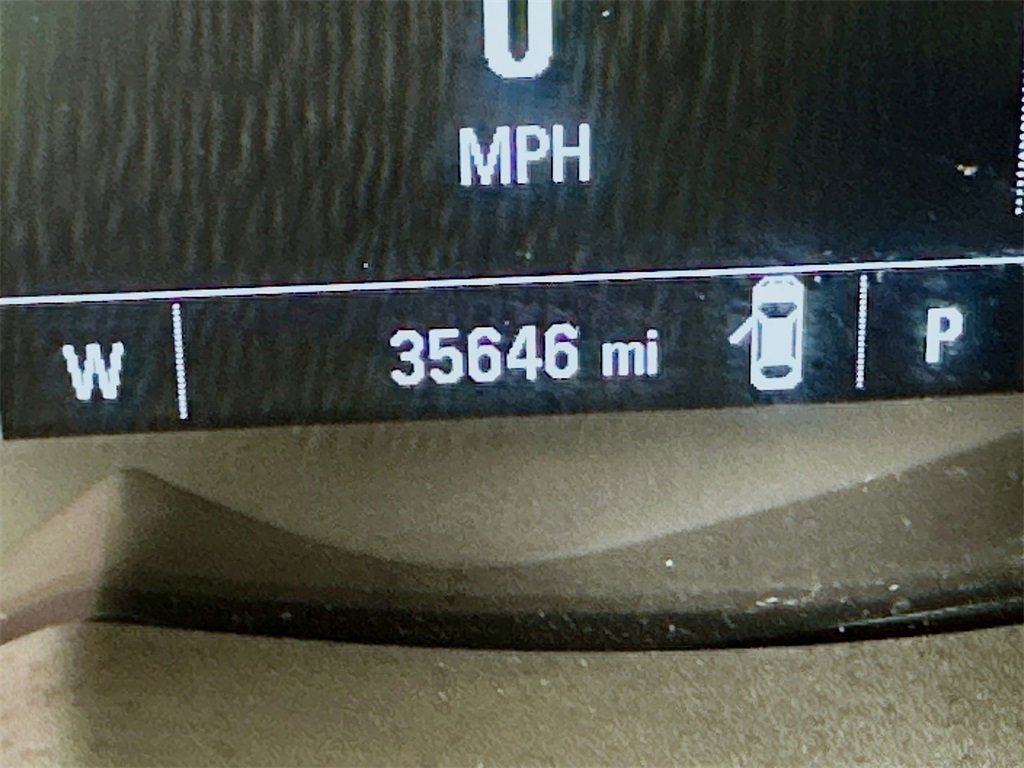 Used 2022 Chevrolet Trax LT w/ Midnight Edition image 33