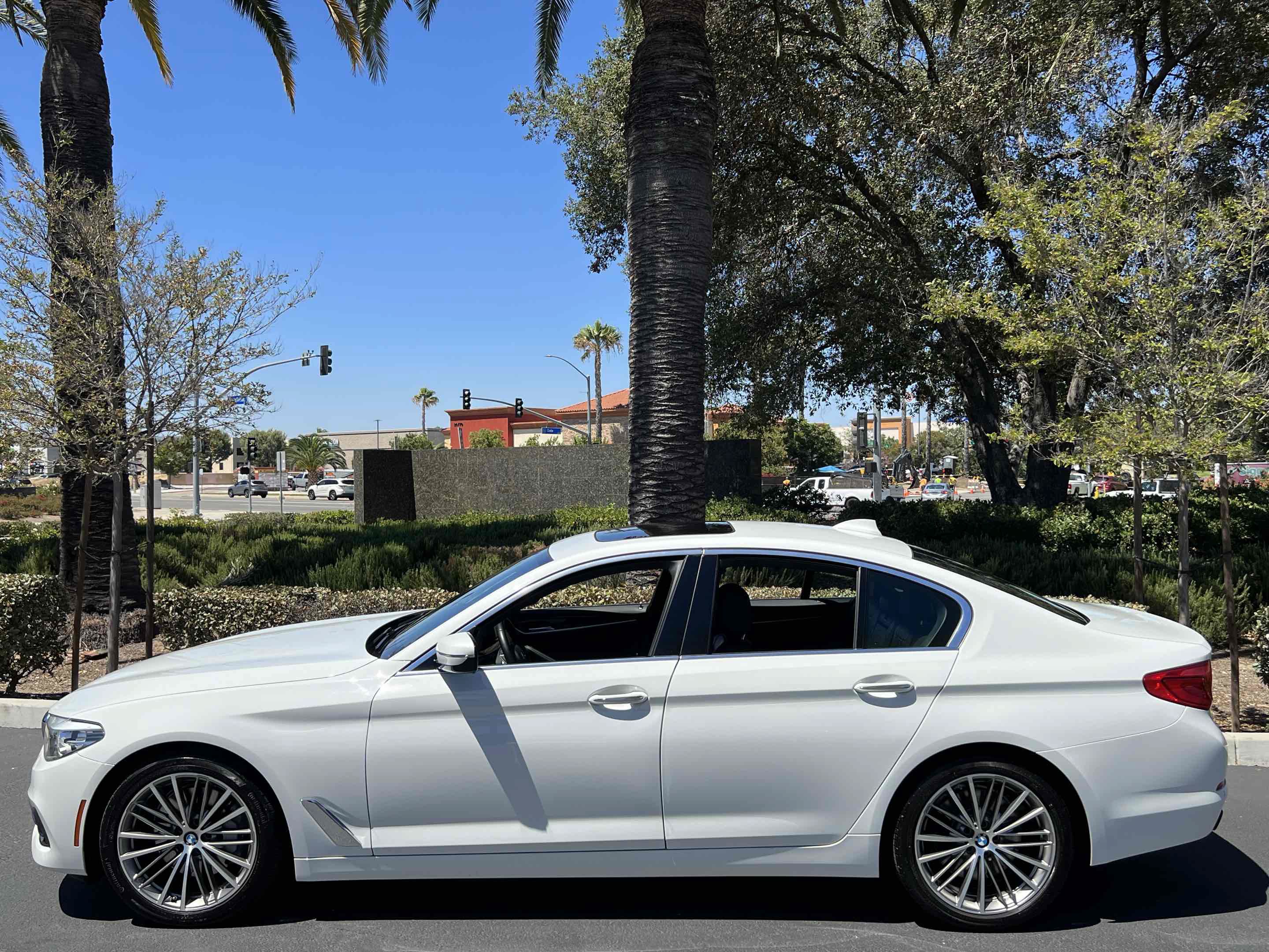 Used 2017 BMW 540i RWD image 16