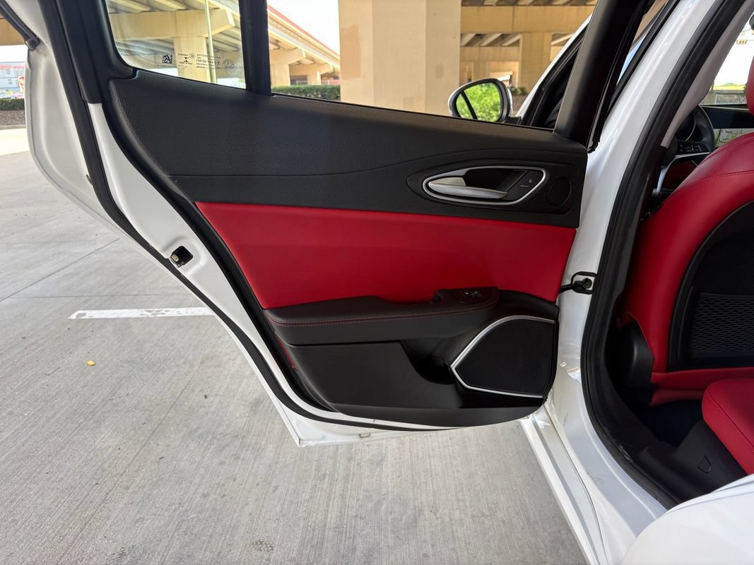 Used 2018 Alfa Romeo Giulia AWD image 24