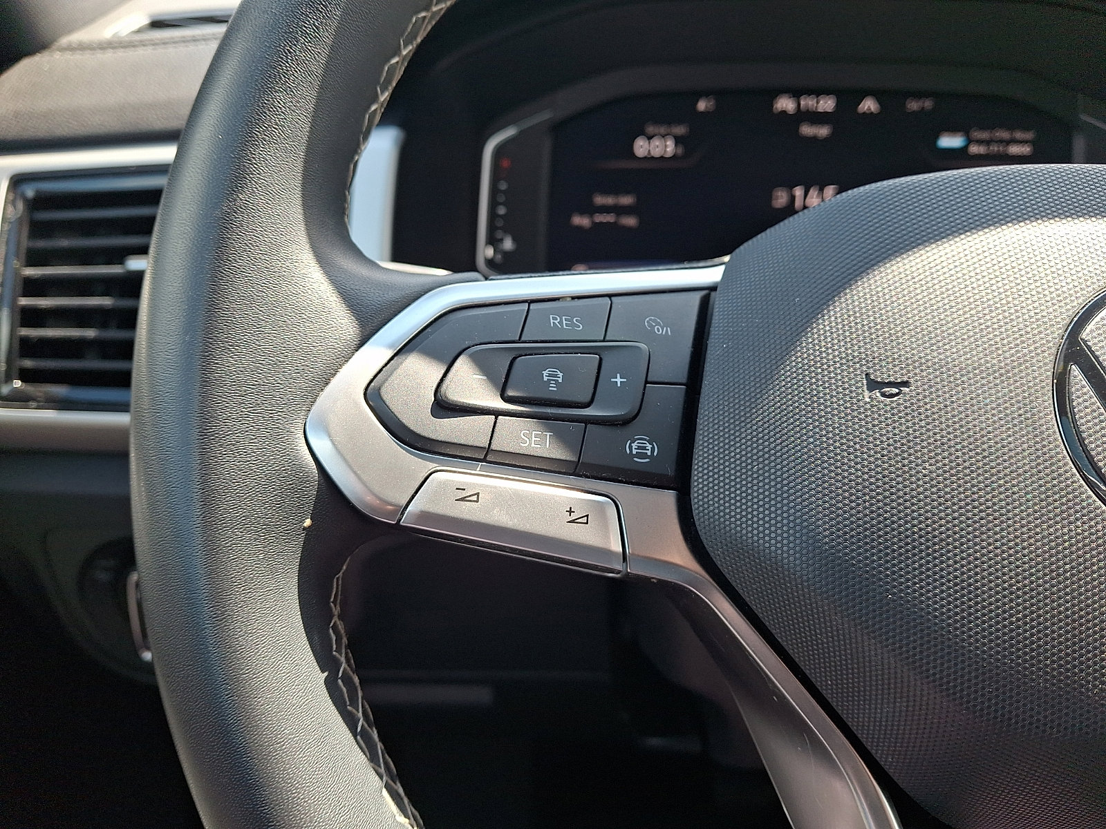 Certified 2022 Volkswagen Atlas Cross Sport SE w/ Panoramic Sunroof Package image 22