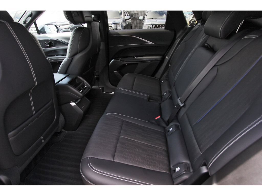 Used 2024 Cadillac Lyriq Sport RWD image 7